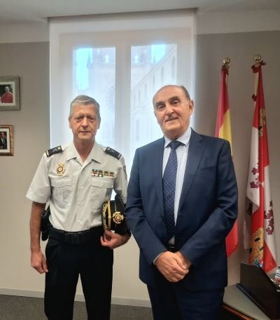 Imagen El Procurador del Común recibe al nuevo jefe superior de la Policia Nacional en Castilla y León